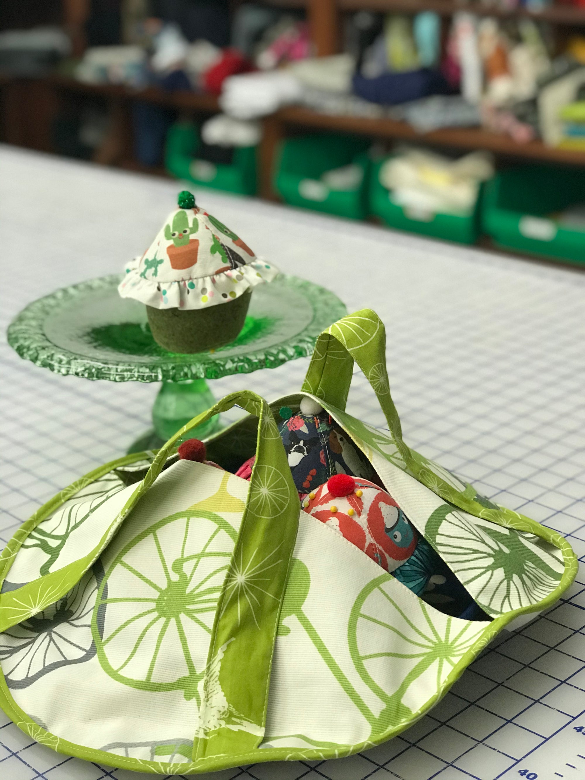 Dish Carriers-Two styles-FREE Patterns And Sewing Videos - Sew Sew dish-carriers-two-styles-free-patterns-and-sewing-videos-sew-sew